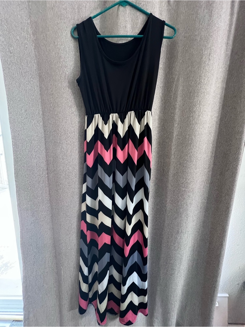 Sleeveless Chevron Maxi Dress in Black, Pink, Cream